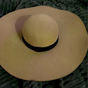 Wide brim beige sun hat